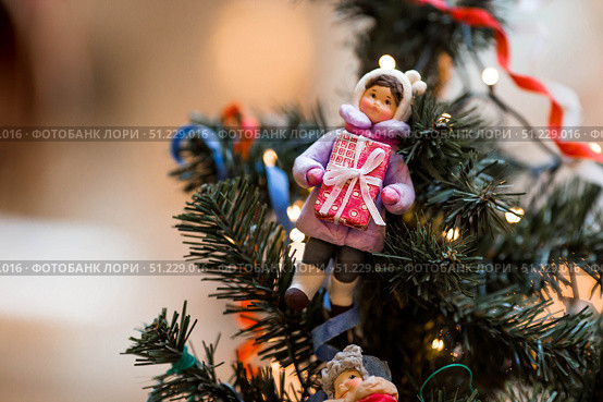 Christmas decorations. Soviet Christmas tree. Old retro cotton wool Christmas tree toy. 1930s. Стоковое фото, фотограф Photojuli / Фотобанк Лори