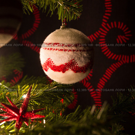 christmas tree with ornaments balls. Стоковое фото, фотограф Nicola Galiero / Smarterpix / Фотобанк Лори