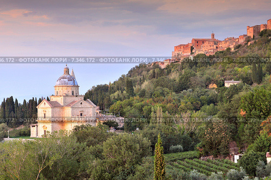 Church of San Biagio and town of Montepulciano, Tuscany, Italy, Europe. Стоковое фото, агентство BE&W Photo / Фотобанк Лори