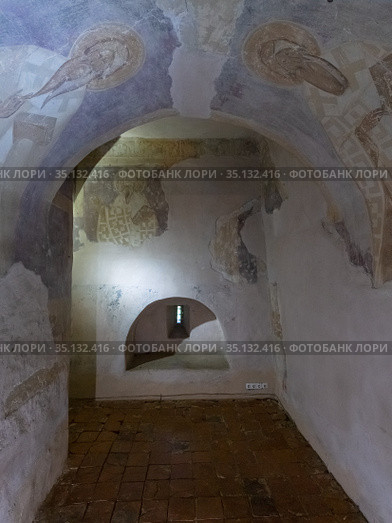 Church of the Transfiguration of the Savior, passage through the arched gallery on the upper tier. Painting of ceilings and walls - Saint Anthim of Nicomedia. Стоковое фото, фотограф Олег Иванов / Фотобанк Лори