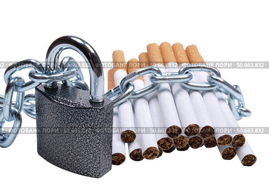 Cigarettes and padlock. Стоковое фото, фотограф Николай Григорьев / Фотобанк Лори