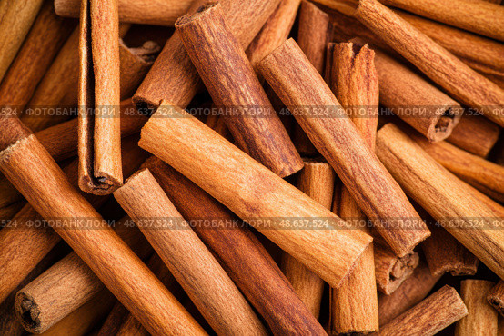 Cinnamon background. Pile of cinnamons stick top view. Cinnamomum cassia close up. Spice for the Holidays. Assortment of spices. Cinnamon bark is a spice used for sweet and savory dish. Стоковое AI-изображение, AI-художник Марина Демидюк / Фотобанк Лори
