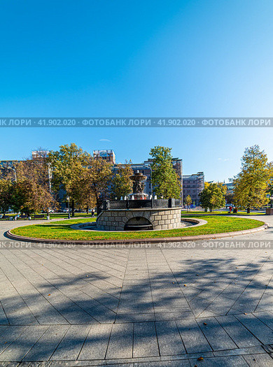 City the Moscow .Vitali Fountain, This is one of the five water fountains.Russia.2020. Редакционное фото, фотограф Виктор Сарафинчан / Фотобанк Лори