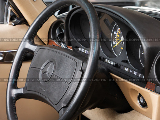 Classic SLS AMG Coupe Mercedes-Benz Dashboard Close-Up (2024 год). Редакционное фото, фотограф Sergakoff / Фотобанк Лори