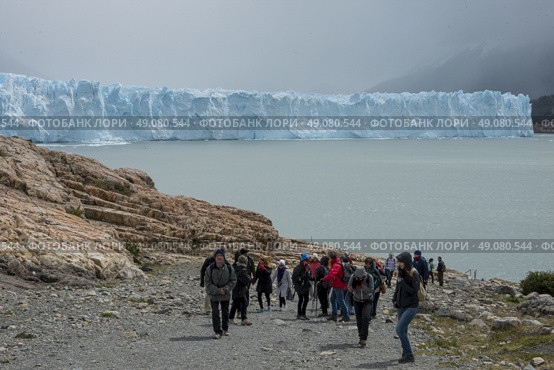 Climbers on Perito Moreno Glacier, Lake Argentino, Los Glaciares National Park, Santa Cruz Province, Patagonia, Argentina. Стоковое фото, агентство Ingram Publishing / Фотобанк Лори