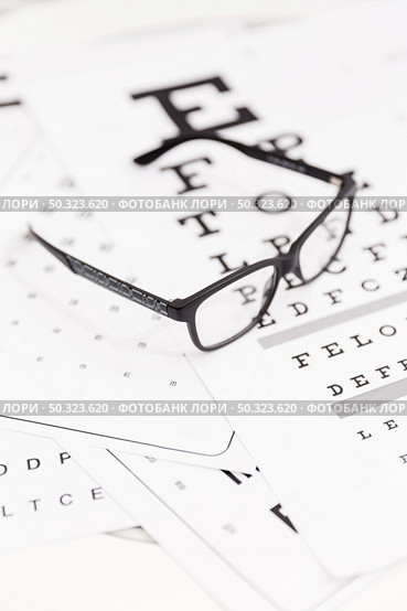 close up corrective spectacle snellen chart. Стоковое фото, агентство Ingram Publishing / Фотобанк Лори