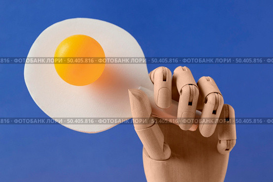 close up hand holding ping pong paddle. Стоковое фото, агентство Ingram Publishing / Фотобанк Лори