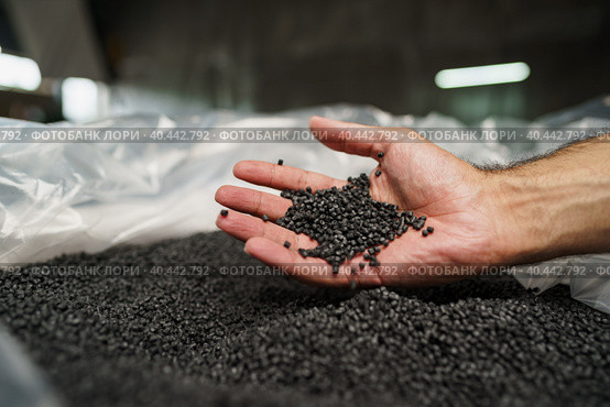 Close up of male hand holding plastic polymer granules. Стоковое фото, фотограф Сергей Толмачёв / Фотобанк Лори