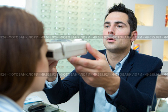 close up of optometry eye test. Стоковое фото, агентство Ingram Publishing / Фотобанк Лори