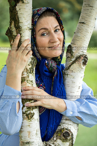 Close up portrait of a middle-aged woman in a headscarf. Стоковое фото, фотограф Андрей Аркуша / Фотобанк Лори