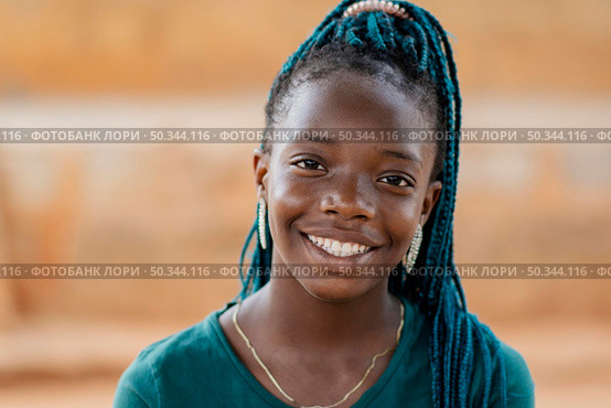 close up smiley african girl. Стоковое фото, агентство Ingram Publishing / Фотобанк Лори