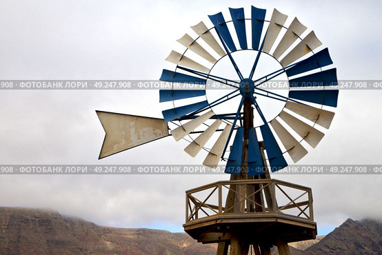 cloud africa wind turbines and the sky in  isle of lanzarote spain . Стоковое фото, агентство Ingram Publishing / Фотобанк Лори