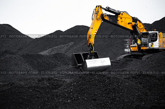 coal mining pile vehicle port. Стоковое фото, фотограф Mark Agnor / Фотобанк Лори