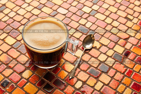 Coffee glass cup with cream on tiles red brown golden table. Стоковое фото, агентство Ingram Publishing / Фотобанк Лори