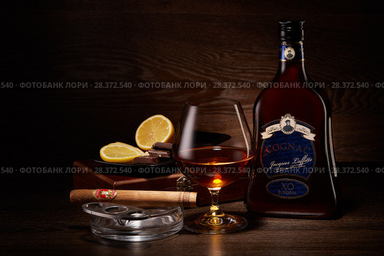 Cognac Jacques Laffitte XO Superior (2018 год). Редакционное фото, фотограф Мельников Дмитрий / Фотобанк Лори