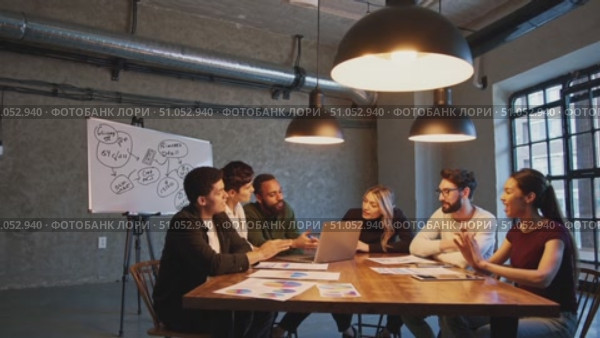 Collaborative Team Meeting in a Modern Workspace Featuring Interactive Discussion and Visual Aids on a Whiteboard, Fostering Creativity and Innovation. Стоковое AI-видео, аниматор Владимир Федоров / Фотобанк Лори