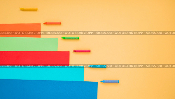 colorful crayon craft paper arranged yellow surface. Стоковое фото, агентство Ingram Publishing / Фотобанк Лори