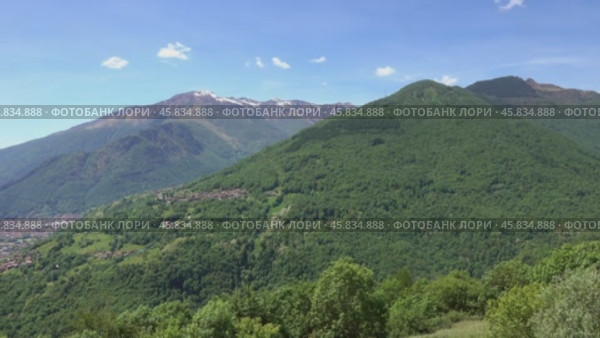 Como lake between mountains in Italy (2017 год). Стоковое видео, видеограф Михаил Коханчиков / Фотобанк Лори