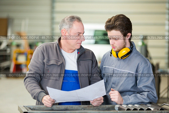concept of two laborers in office. Стоковое фото, агентство Ingram Publishing / Фотобанк Лори