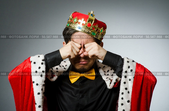 Concept with funny man wearing crown. Стоковое фото, агентство Ingram Publishing / Фотобанк Лори