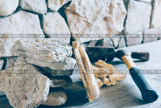 Construction Hammer And Stack Flagstone Against The Wall Of Stone Closeup. Concept Building, Repair. Стоковое фото, фотограф Андрей С / Фотобанк Лори