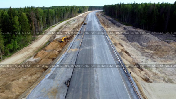 Construction of a toll road Moscow Kazan, highway construction. Стоковое видео, видеограф Скрипачев Антон / Фотобанк Лори