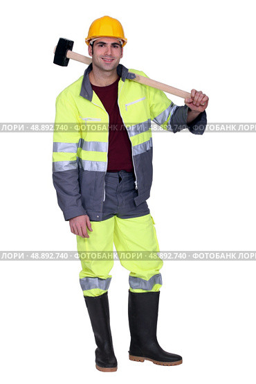 Construction worker with a sledgehammer. Стоковое фото, агентство Ingram Publishing / Фотобанк Лори