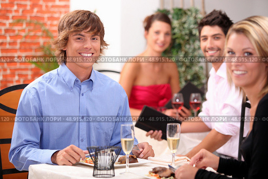 Couple having a meal together. Стоковое фото, агентство Ingram Publishing / Фотобанк Лори