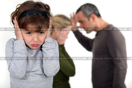 couple having a quarrel in front of their little girl. Стоковое фото, агентство Ingram Publishing / Фотобанк Лори