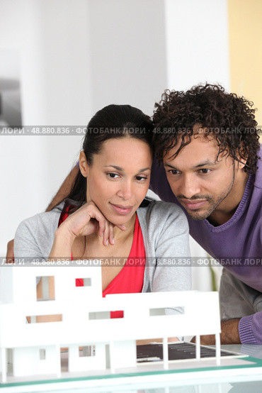 Couple of real estate agents. Стоковое фото, агентство Ingram Publishing / Фотобанк Лори