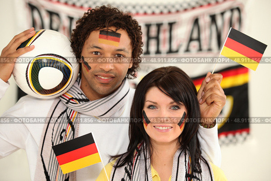 Couple supporting the German football team. Стоковое фото, агентство Ingram Publishing / Фотобанк Лори