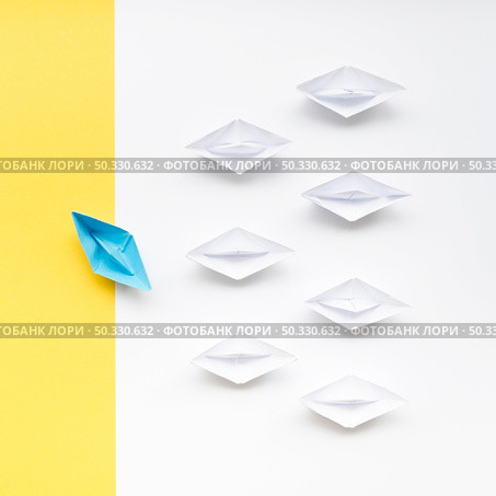 creative arrangement individuality concept paper boats. High resolution photo. creative arrangement individuality concept paper boats. High quality photo. Стоковое фото, агентство Ingram Publishing / Фотобанк Лори
