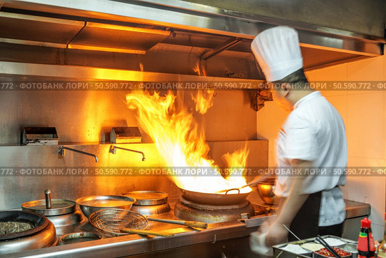 Crowded kitchen, a narrow aisle, working chef. Стоковое фото, агентство Ingram Publishing / Фотобанк Лори