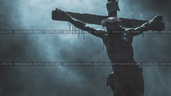 Crucifixion of Jesus Christ with crown of thorns on smoke dark background. Стоковое AI-видео, аниматор Mihail Mihaylov / Фотобанк Лори