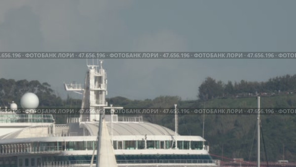 Cruise ship control tower with radar and antennas. Стоковое видео, видеограф Константин Шишкин / Фотобанк Лори