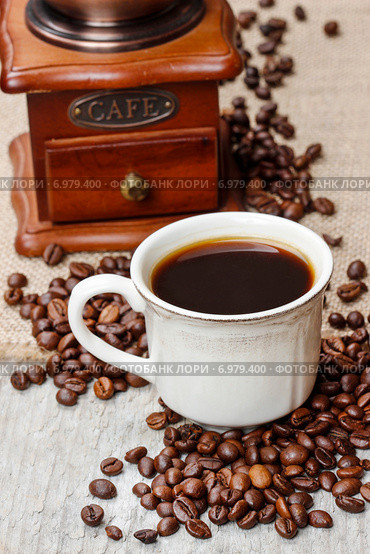 Cup of coffee. Party decoration. Стоковое фото, агентство BE&W Photo / Фотобанк Лори