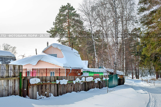 Дачный дом в зимний период. Бердск, Новосибирская область, Сибирь , Россия (2017 год). Стоковое фото, фотограф Евгений Мухортов / Фотобанк Лори