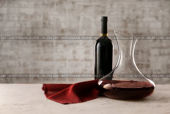 Decanter and bottle of wine on table. Стоковое фото, фотограф Pixel_shot / Фотобанк Лори