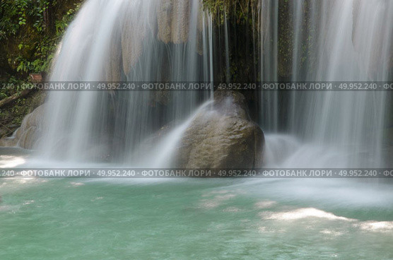 Deep forest Waterfall in Kanchanaburi, Thailand. Стоковое фото, агентство Ingram Publishing / Фотобанк Лори