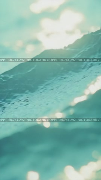Defocused aqua-mint liquid colored clear water surface texture with splashes bubbles with copy space. Water waves in sunlight background. Стоковое AI-видео, аниматор Sergey Grishin / Фотобанк Лори