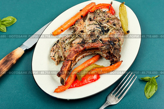 Delicious fried tomahawk pork meat steak. Roasted pork steak. Roasted pork tomahawk steak. Стоковое фото, агентство Ingram Publishing / Фотобанк Лори