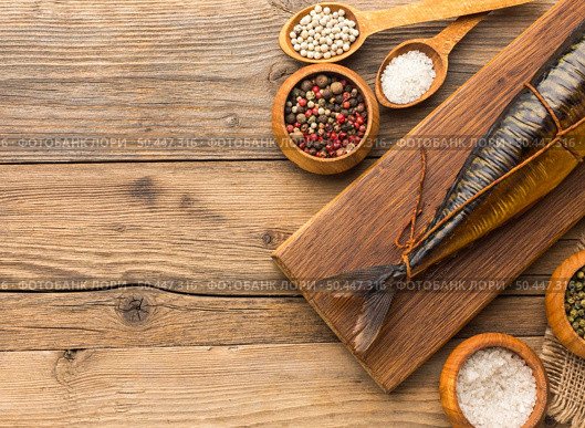 delicious smoked fish wooden board. Стоковое фото, агентство Ingram Publishing / Фотобанк Лори