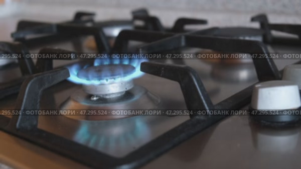 Demonstrating techniques for safe cooking on a gas stove, focusing on managing flame heights and ensuring optimal kitchen safety measures while preparing meals. Стоковое видео, видеограф Терехова Марина / Фотобанк Лори