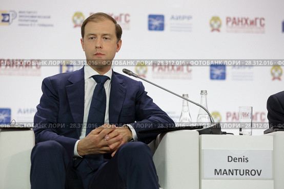 Денис Валентинович Мантуров - министр промышленности и торговли Российской Федерации на Гайдаровском форуме 2018. Редакционное фото, фотограф Игорь Долгов / Фотобанк Лори