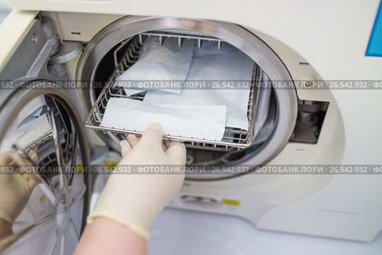 Dental assistant using Sterilization systems. Preparation instruments for cleaning. Стоковое фото, фотограф Сергей Дорошенко / Фотобанк Лори