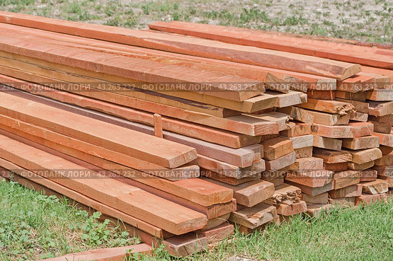 Деревянные доски для строительства. Wooden planks, lining, boards for construction works. Стоковое фото, фотограф Татьяна Д / Фотобанк Лори