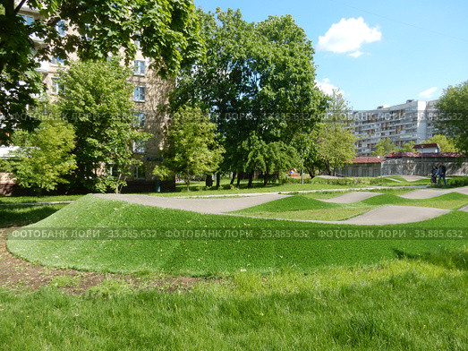 Детский скейт-парк в сквере на Байкальской улице. Район Гольяново. Город Москва. Россия (2020 год). Редакционное фото, фотограф lana1501 / Фотобанк Лори