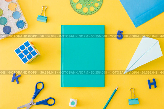 developing child accessories laying around notepad. Стоковое фото, агентство Ingram Publishing / Фотобанк Лори