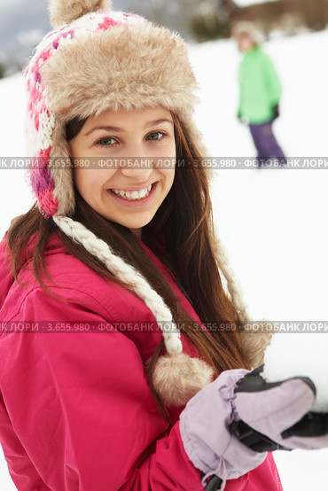 Девушка-подросток в зимней одежде. Стоковое фото, фотограф Monkey Business Images / Фотобанк Лори