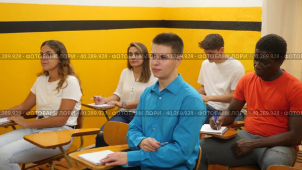 Different aged multiracial men and women studying in taxi driving school. Стоковое видео, видеограф Яков Филимонов / Фотобанк Лори